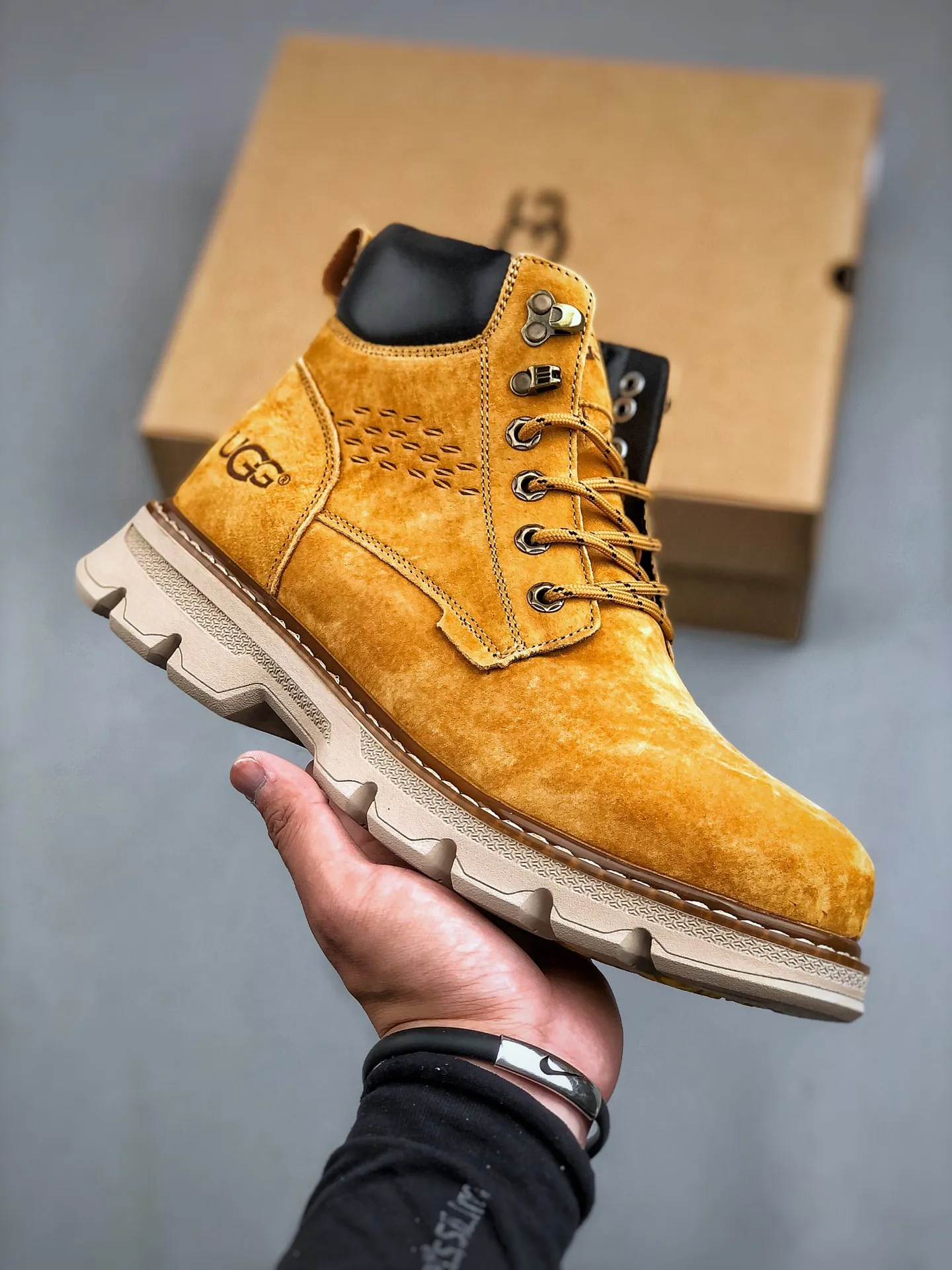 Local self-pickup💰560 supports store release New goods🚀UGG new autumn and winter men's mid-cut casual Martin boots series #Guangdong Dachang quality 25ss autumn and winter new style Fashion trend matching The fabric is imported from Italy frosted cowhide. The whole shoe is made of genuine cowhide material. The outsole and hardware are all made from OEM raw materials. Good products do not kill pigs. The quality of the first order is strictly controlled. The full set of official website unified packaging. Special products for outdoor use to prevent cold this winter. Daily casual matching A must-have for stylish men‼ American affordable luxury brand [UGG] Tasman Weather Hybrid Tasman hybrid series mid-top lightweight casual Martin boots" Size: 39-44 (one size larger than sports shoes)